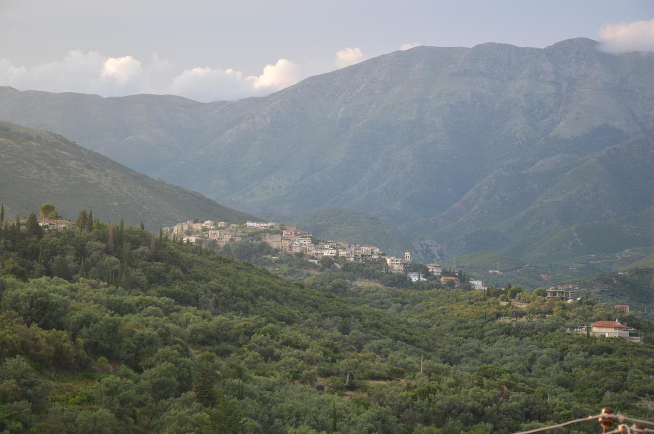 Mihalis Apartments Himare Exterior photo