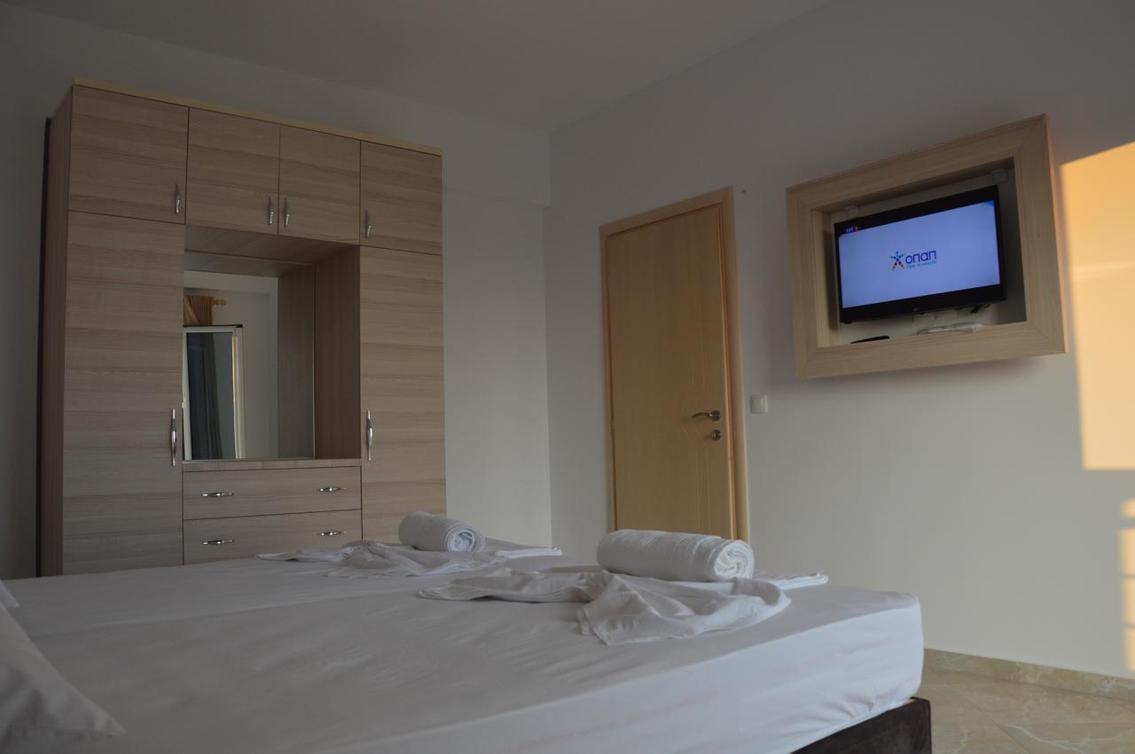 Mihalis Apartments Himare Exterior photo