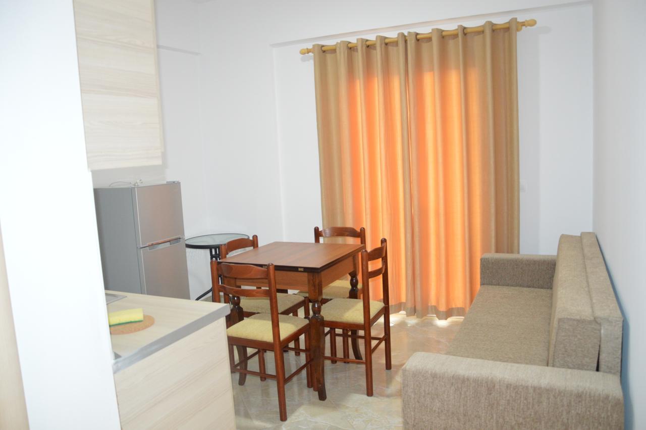 Mihalis Apartments Himare Exterior photo