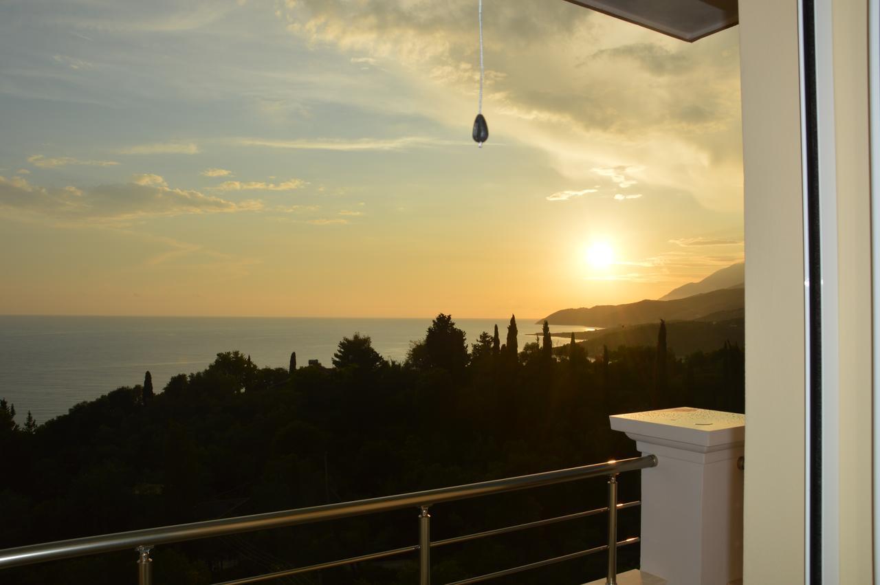 Mihalis Apartments Himare Exterior photo