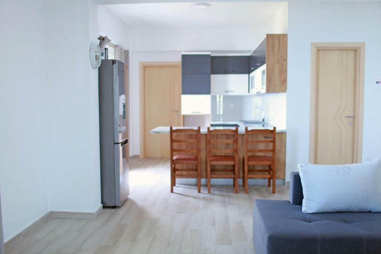 Mihalis Apartments Himare Exterior photo