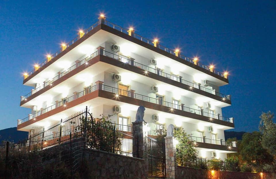 Mihalis Apartments Himare Exterior photo